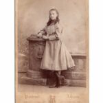 Jeune fille chez le photographe